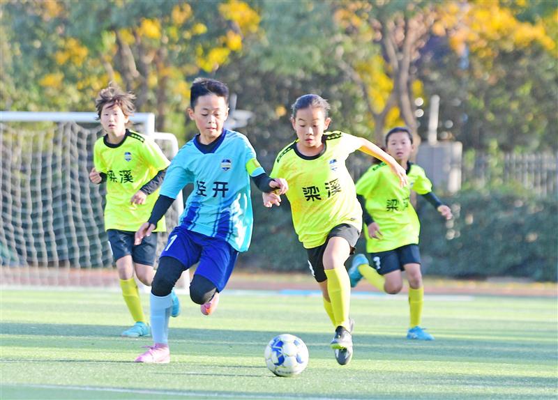 足球日里“足球熱”